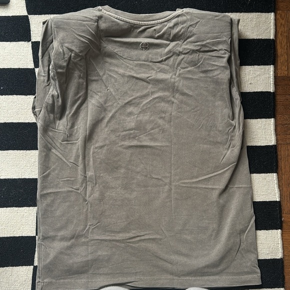 Anine Bing shoulder pad tshirt - Picture 7 of 9